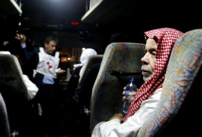 20 من أهالي أسرى غزة يزورون أبنائهم في سجن نفحة