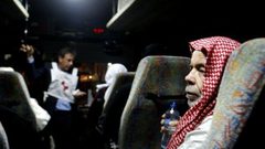 20 من أهالي أسرى غزة يزورون أبنائهم في سجن نفحة