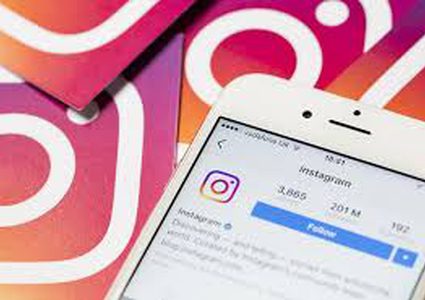 "إنستغرام" تفاجئ مستخدميها بتصميم جديد