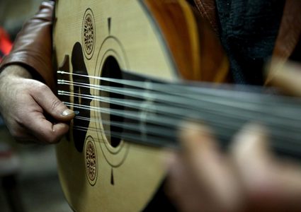 في نابلس...المهنة الانسانية يدعمها الحس المرهف