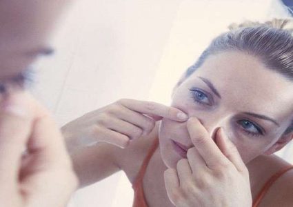 سبب غريب لظهور البثور على الوجه!