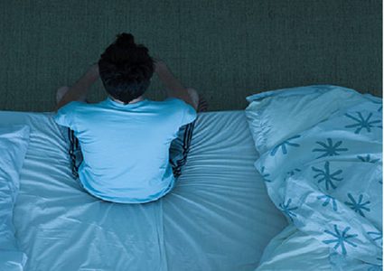 5 أطعمة ومشروبات تمنعك من النوم ليلا!