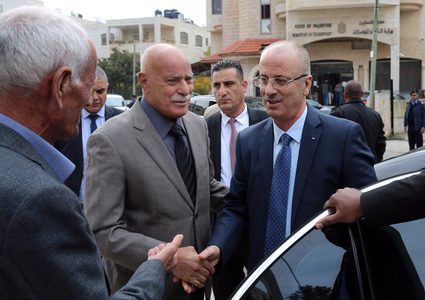 زيارة رئيس الوزراء لهيئة شؤون المنظمات الأهلية