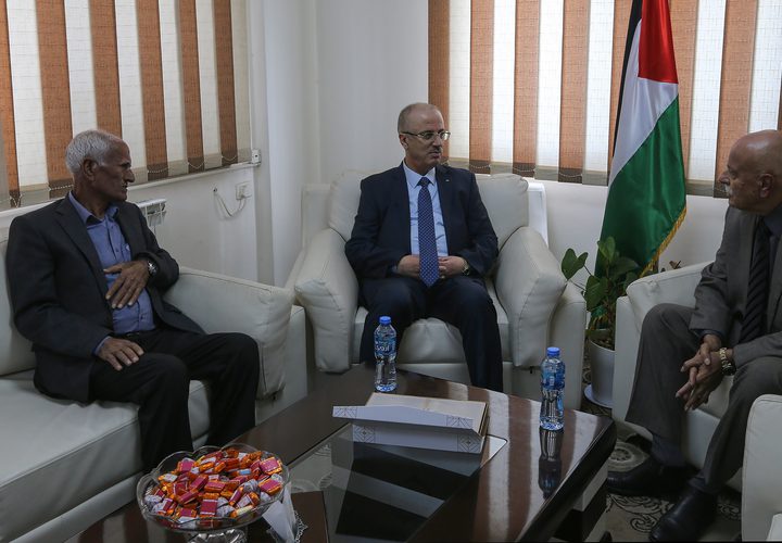 الحمد الله يقوم بزيارة لهيئة شؤون المنظمات الاهلية ويطلع على سير عملها