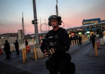 أمريكا تغلق المعبر الرئيسي مع المكسيك