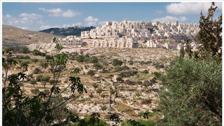 اسرائيل تصادق على تمويل تطويري بؤر استيطانية