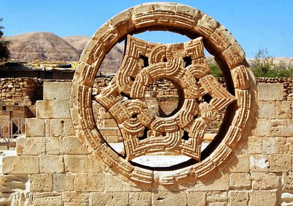 محافظ أريحا والأغوار يؤكد على أهمية الاستثمار