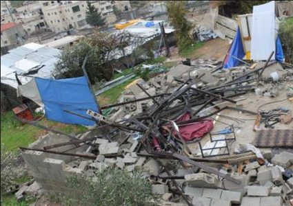 الاحتلال يهدم مسكنا في سوبا غرب الخليل