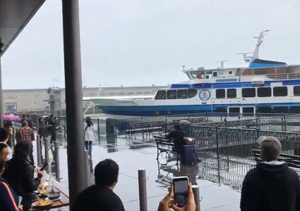 سفينة سياحية تصطدم بميناء في سان فرانسيسكو