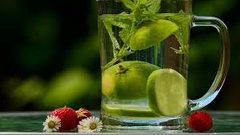 فوائد لشرب الماء والليمون والمعدة فارغة