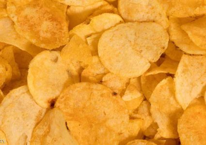 العلم يبرئ "الشيبس" من الكوليسترول ويؤكد فوائده