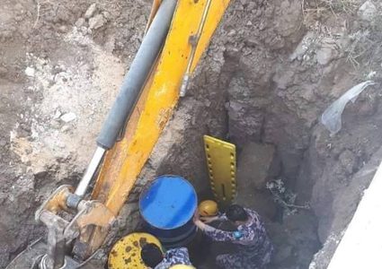 انقاذ عامل من انهيار مفاجئ داخل حفرة