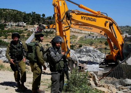 قوات الاحتلال تهدم ثلاث منشآت بعدة مناطق في القدس
