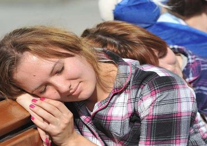 النوم الإضافي قد يزيد من معاناة النساء!