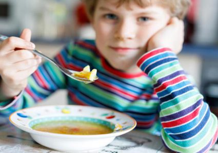 أطعمة تساعد طفلك على محاربة برودة الشتاء