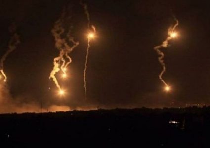 قوات الاحتلال تطلق قنابل إنارة شرق جباليا شمال غزة