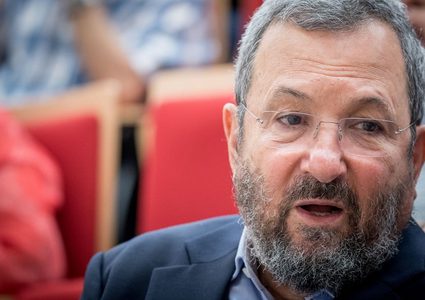 هآرتس: باراك يجب أن يفسر سبب تلقيه تمويل أمريكي