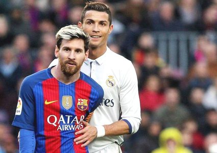 ميسي خارج ثلاثي الكرة الذهبية ورونالدو يواصل عادته