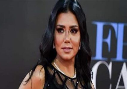 بيان رسمي يعلق على فستان رانيا يوسف وهي ترد