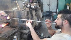 صناعة الزجاج في الخليل: نقش ونفخ وهندسة