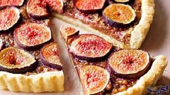 فطيرة التين واللوز المحمص