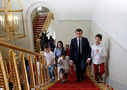 فرنسا تلغي قرار "نابليون" الخاص بضرب الأبناء