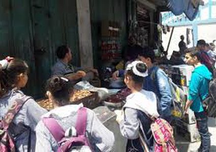 "سم متجول" يتصيد أطفالنا على أبواب المدارس