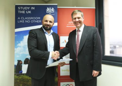 القنصلية البريطانية و"أيبك" توقعان اتفاقية شراكة