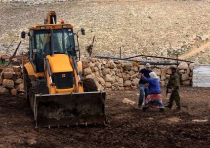 الاحتلال يستولي على جرار زراعي في الأغوار الشمالية