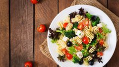 طريقة عمل سلطة المكرونة بعدة نكهات