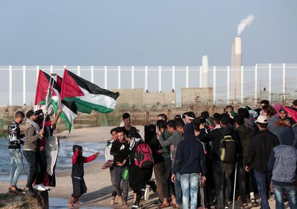 اصابات برصاص الاحتلال والاختناق في المسير البحري