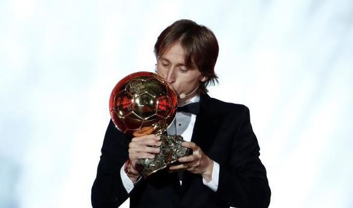 الكرواتي مودريتش يتوج رسميًا بجائزة الكرة الذهبية