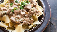 طريقة عمل لحم ستروجانوف بالكريمة