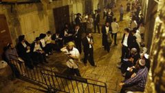 مستوطنون يعربدون أمام أبواب "الأقصى"