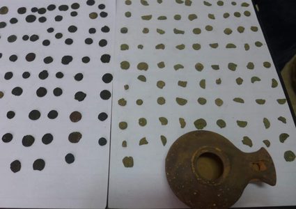 الشرطة تضبط 32 قطعة معدنية وفخاريه اثرية