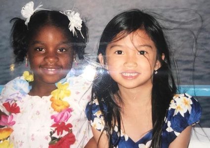 بعد فراق 12سنة..تويتر ينجح في لم شمل صديقتان