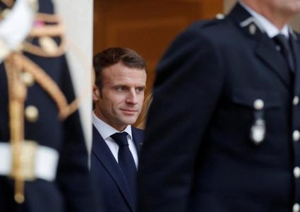 فرنسا تعلّق زيادة الضريبة على المحروقات