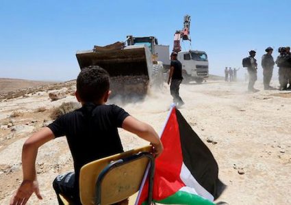 الاحتلال يهدم مدرسة "التحدي 13" جنوب الخليل