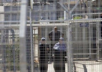 أسيرات "الدامون" يدعون إلى مناهضة العنف والتمييز