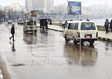 مصرع شخص وغلق موانئ جراء سوء الأحوال الجوية في مصر