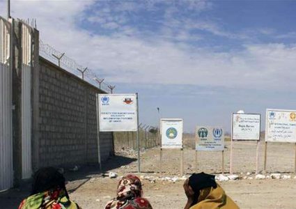 محادثات السلام .. وفد حكومي يمني يتوجه إلى السويد