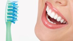 10 أشياء تضر أسنانك