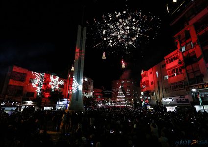 بيت جالا تضيئ شجرة الميلاد