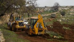 الاحتلال يواصل أعمال التجريف جنوب نابلس