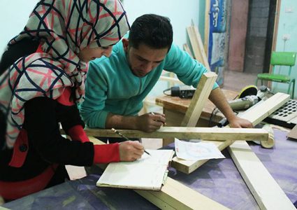 "آية كشكو".. أول ريادية تزاحم الرجال