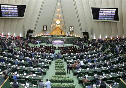 استقالة جماعية لـ18 نائبا تهز البرلمان الإيراني