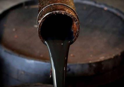 النفط ينخفض بانتظار القرار الروسي