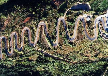 سبب "رائع" وراء طريق الصين العجيب