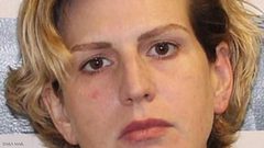 أم تقتل توأميها الرضيعين بطريقة بشعة!