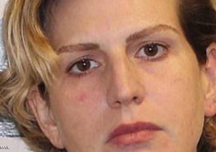 أم تقتل توأميها الرضيعين بطريقة بشعة!